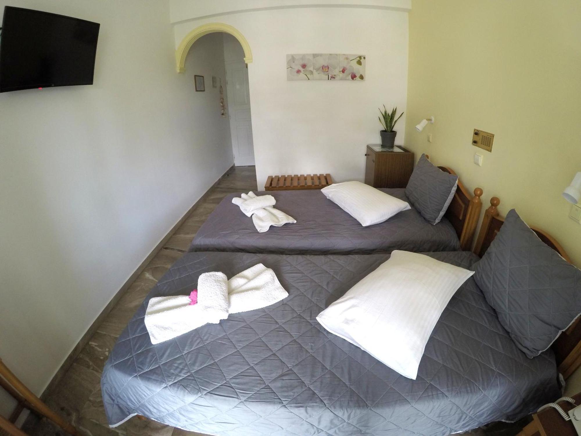 Hotel Zeus Kamari  Phòng bức ảnh