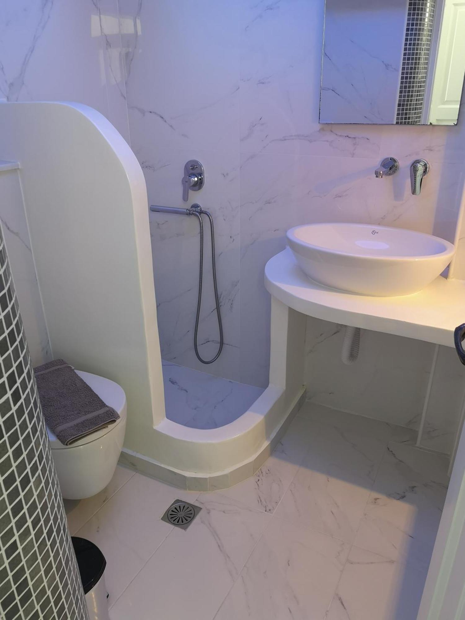Hotel Zeus Kamari  Phòng bức ảnh