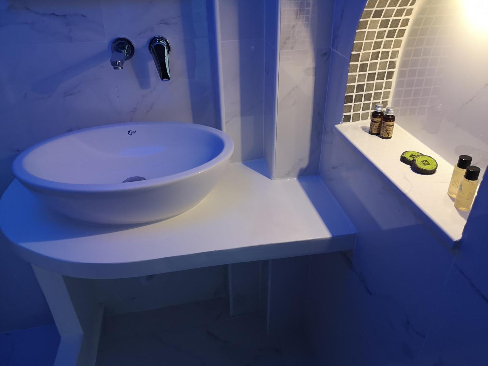 Hotel Zeus Kamari  Phòng bức ảnh